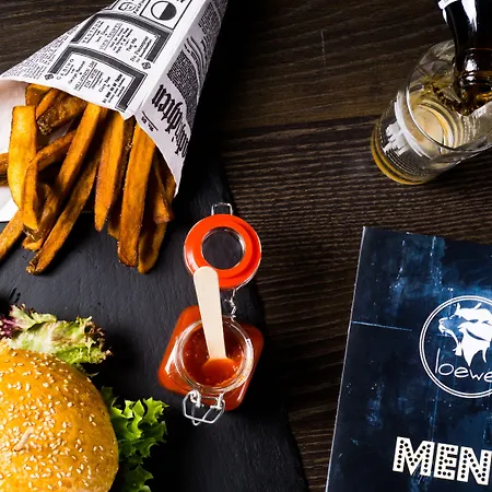 מלון Restaurant Zum Loewen 2*