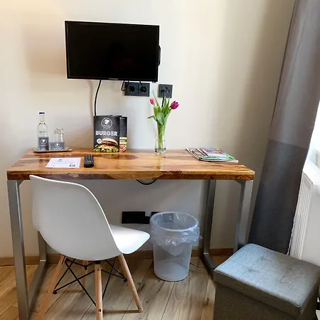 מלון Restaurant Zum Loewen 2*