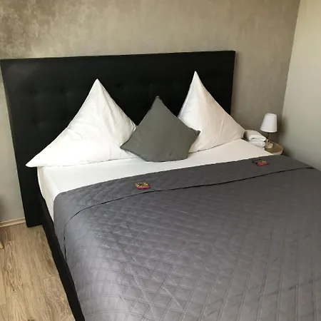 Restaurant Zum Loewen 2* דיסבורג