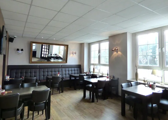 호텔 Restaurant Zum Loewen 2*