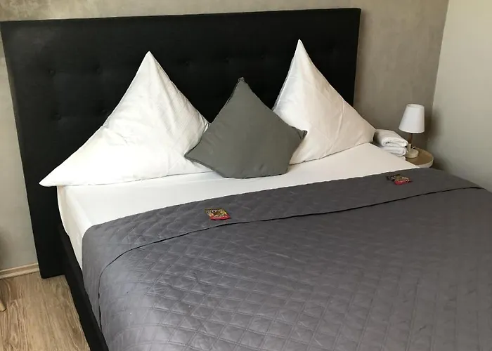 Restaurant Zum Loewen 2* 뒤스부르크